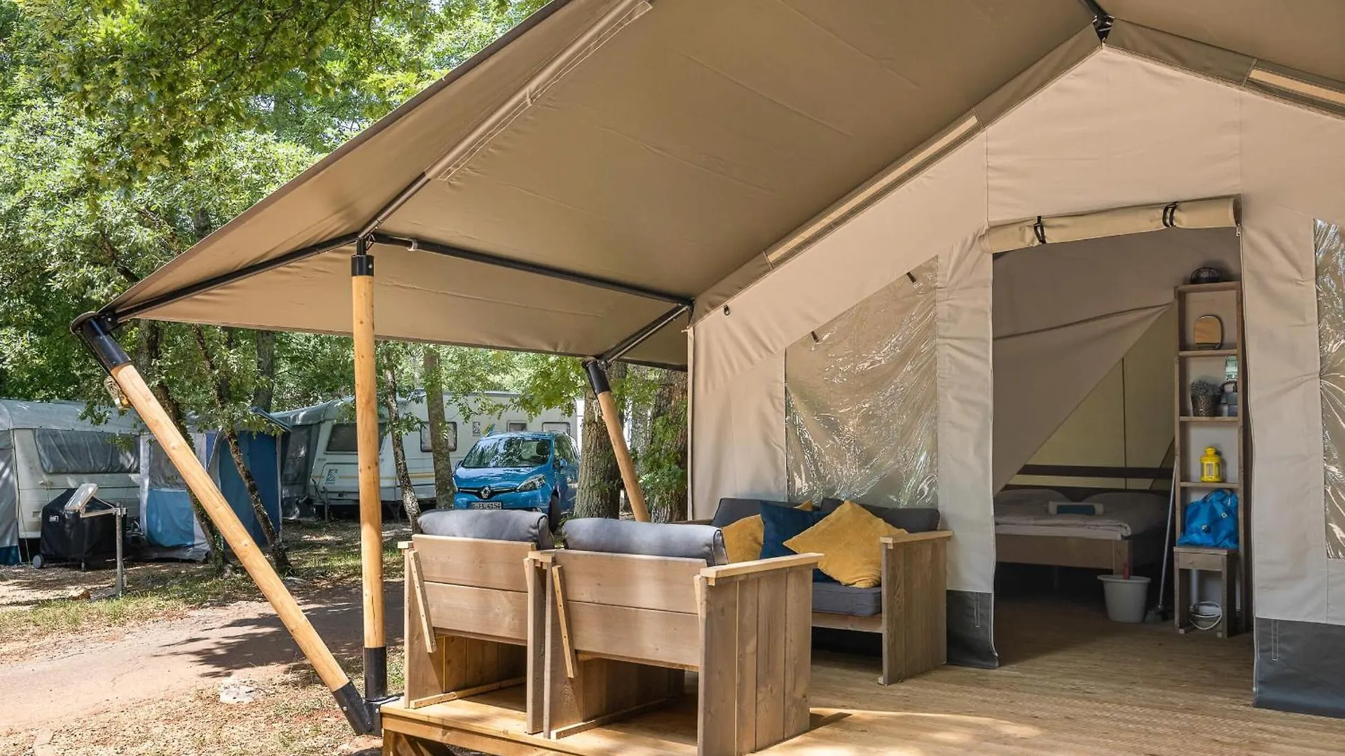 Easyatent Safari Tent Park ウマグ